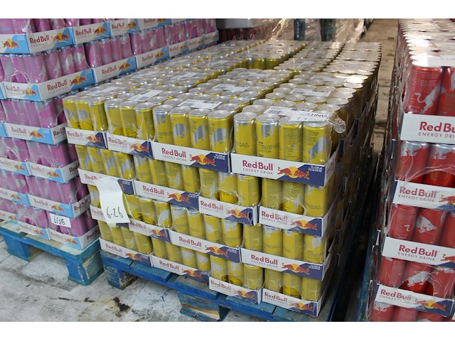 Red bull tropical 1152 blikken met tht 7-2026. bod is inclusief 172,80 euro statiegeldwaarde - afbeelding 1 van  2