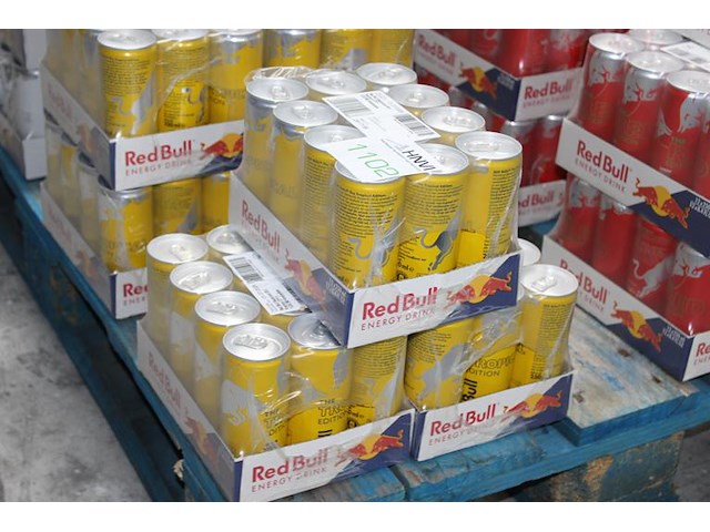 Red bull tropical 36 blikken met tht 7-2026. bod is inclusief 5,40 euro statiegeld - afbeelding 1 van  2