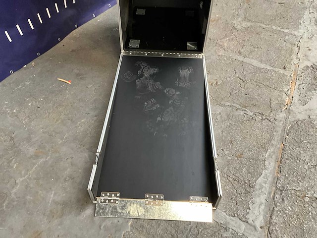 Red flightcase - afbeelding 9 van  10
