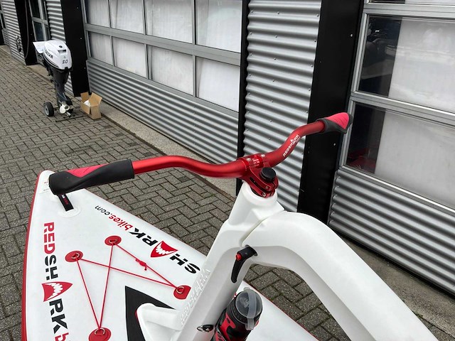 Red shark bike surf - afbeelding 5 van  8