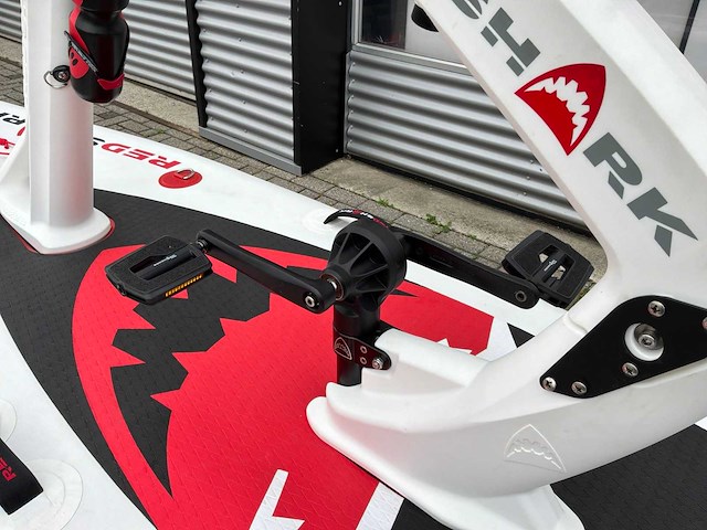 Red shark bike surf - afbeelding 7 van  8