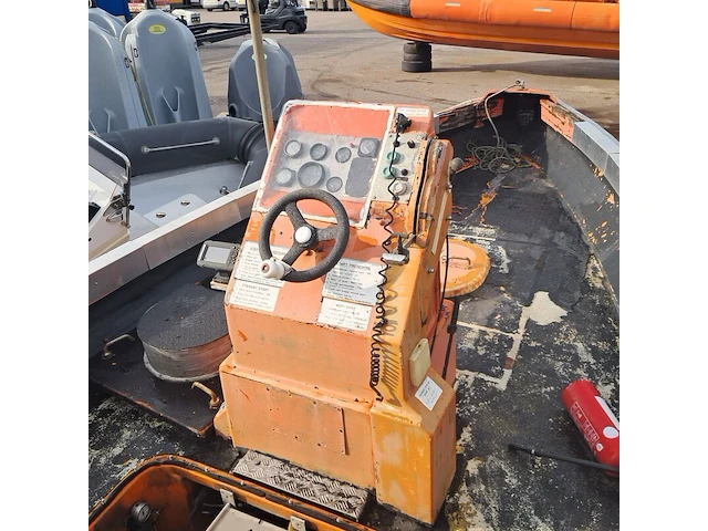 Reddingsboot met jet-motor, harding, m.o.b.o. (man over board), 1983, (86-11-yp) - afbeelding 14 van  30