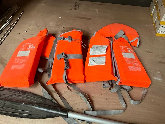 Reddingsvest en pedel - afbeelding 2 van  3