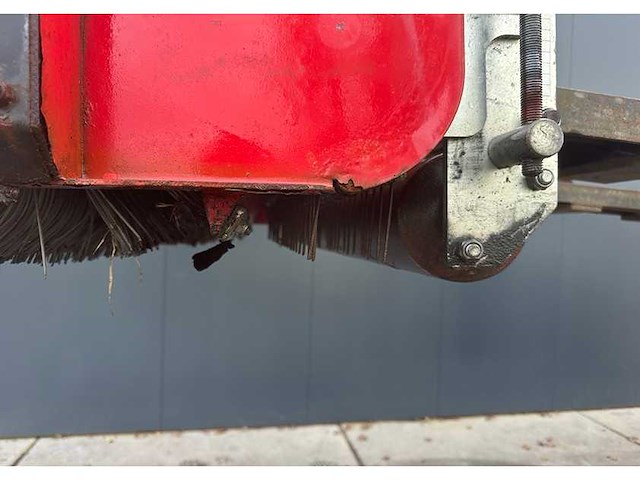 Redexim - v-top - verticuteermachine uitgevoerd als veegborstel - 2008 - afbeelding 3 van  13