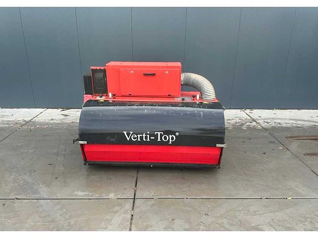 Redexim - v-top - verticuteermachine uitgevoerd als veegborstel - 2008 - afbeelding 1 van  13