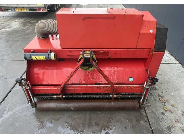 Redexim - v-top - verticuteermachine uitgevoerd als veegborstel - 2008 - afbeelding 6 van  13