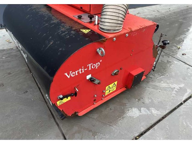 Redexim - v-top - verticuteermachine uitgevoerd als veegborstel - 2008 - afbeelding 9 van  13
