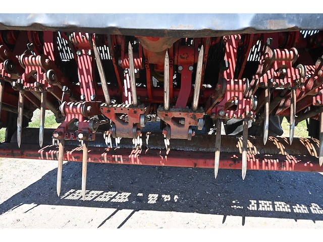 Redexim verti-drain 7626 beluchtingsmachine - afbeelding 10 van  13