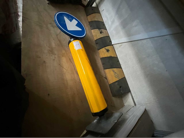 Reflecterende bebakeningspaal - afbeelding 1 van  2