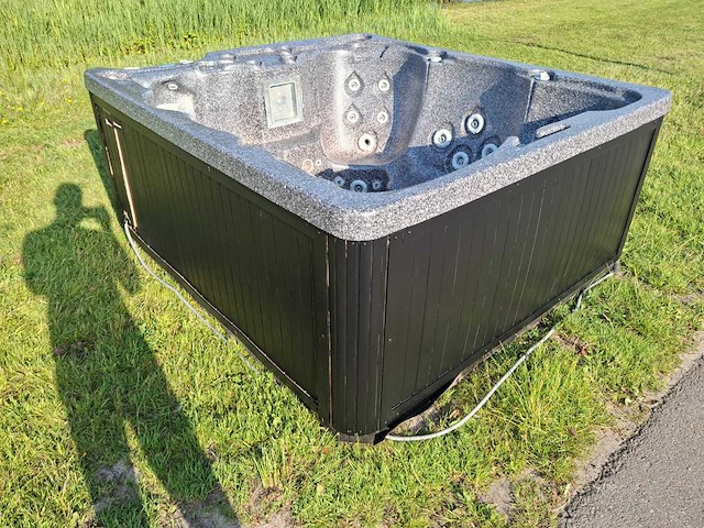 Reflection spa 6 persoons jacuzzi en buitenspa - afbeelding 13 van  33