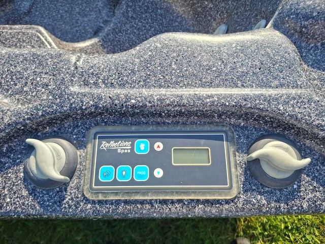 Reflection spa 6 persoons jacuzzi en buitenspa - afbeelding 14 van  33