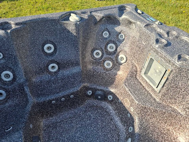 Reflection spa 6 persoons jacuzzi en buitenspa - afbeelding 19 van  33