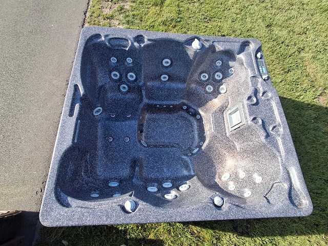 Reflection spa 6 persoons jacuzzi en buitenspa - afbeelding 12 van  33