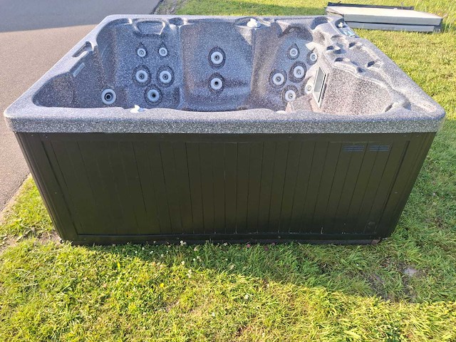 Reflection spa 6 persoons jacuzzi en buitenspa - afbeelding 28 van  33