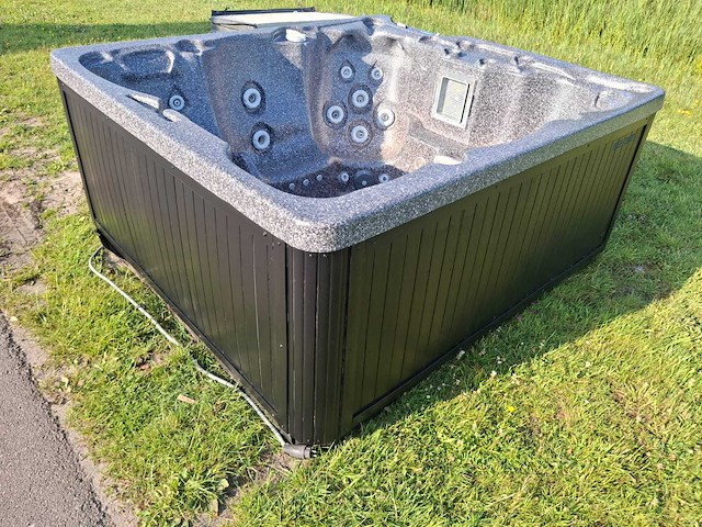 Reflection spa 6 persoons jacuzzi en buitenspa - afbeelding 29 van  33