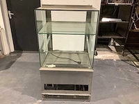 Refrigerated counter display