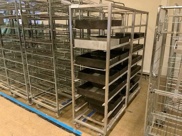 Regaalwagen met bakken (2x) - afbeelding 1 van  5