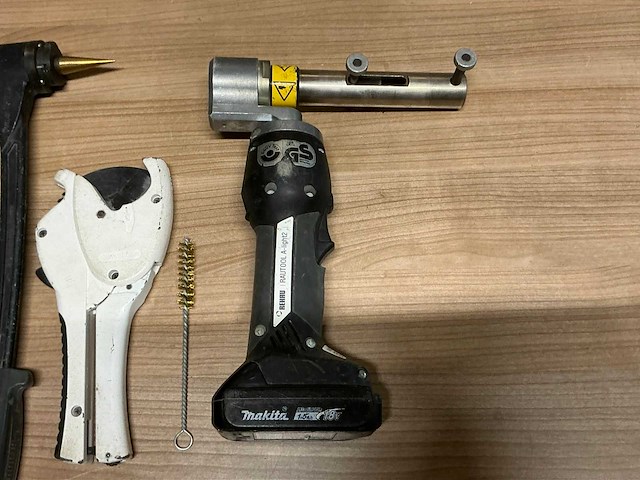 Rehau rautool a-light2 persmachine - afbeelding 4 van  9