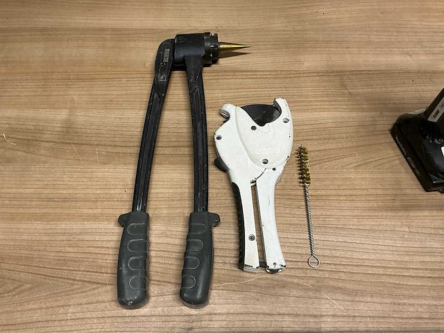 Rehau rautool a-light2 persmachine - afbeelding 6 van  9