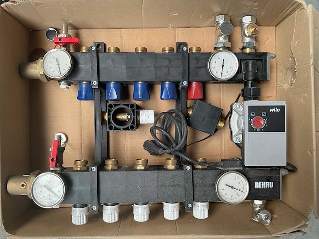 Rehau vloerverwarming verdeler - afbeelding 1 van  3