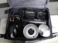 Reiskoffer travez met studio flitslamp en accessoires - afbeelding 1 van  3