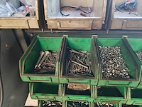 Rek met 50 bakjes, bouten en moeren - afbeelding 3 van  10