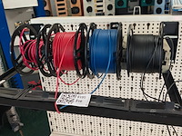 Rek met auto electrakabel - afbeelding 1 van  1