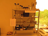 Rek met laboratoriumtoebehoren - afbeelding 1 van  4