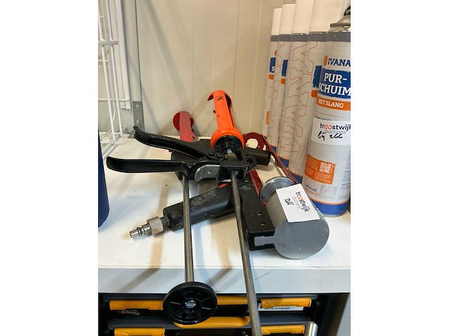 Rek met pur , lijm & kit - afbeelding 7 van  8