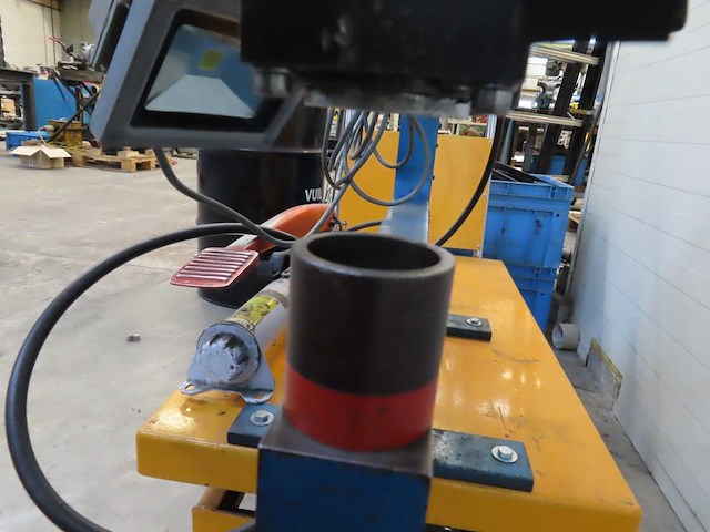 Reko - 1996 - rp500 - hydraulische ponsmachine op heftafel - afbeelding 3 van  5