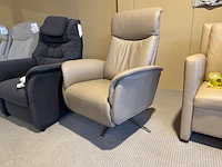 Relaxfauteuil, beige leder, elektrisch verstelbaar - afbeelding 3 van  4