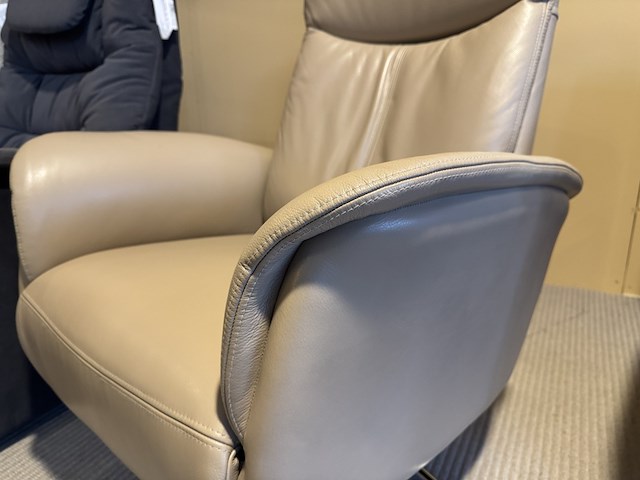 Relaxfauteuil, beige leder, elektrisch verstelbaar - afbeelding 4 van  4