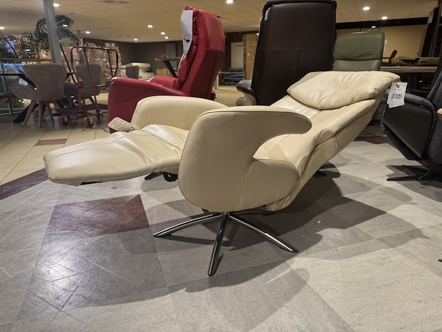 Relaxfauteuil, beige leer, manueel verstelbaar, rvs poot - afbeelding 1 van  5
