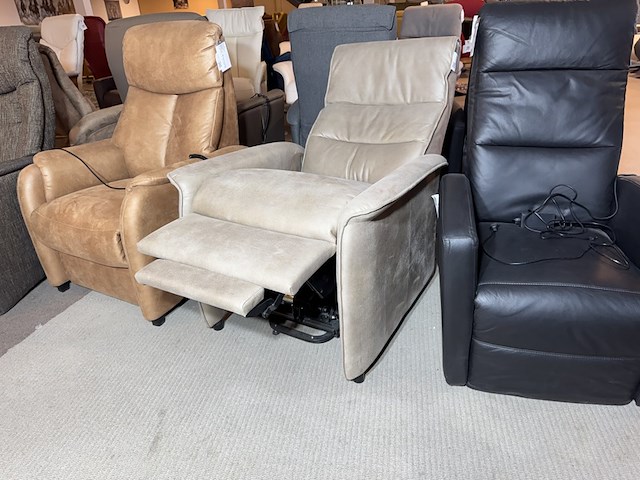 Relaxfauteuil, beige/grijs ecoleder, elektrisch verstelbaar, zwart onderstel - afbeelding 2 van  4