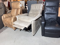 Relaxfauteuil, beige/grijs ecoleder, elektrisch verstelbaar, zwart onderstel - afbeelding 2 van  4