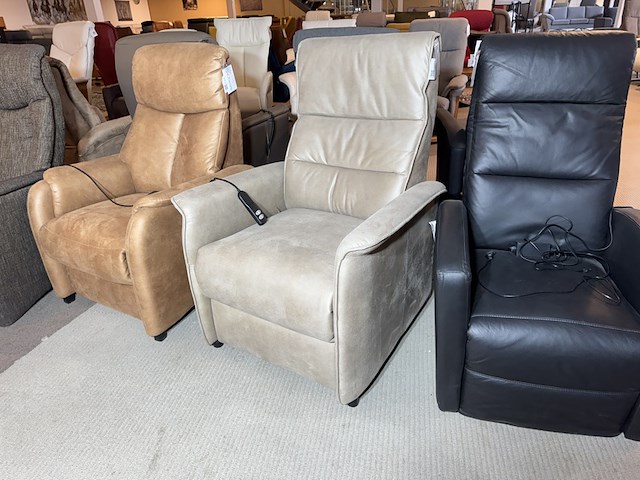 Relaxfauteuil, beige/grijs ecoleder, elektrisch verstelbaar, zwart onderstel - afbeelding 3 van  4