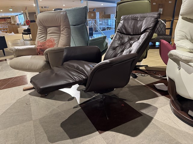 Relaxfauteuil, bruin leder, elektrisch verstelbaar - afbeelding 1 van  5