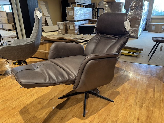 Relaxfauteuil, bruin leer, elektrisch verstelbaar, zwarte poot - afbeelding 2 van  6