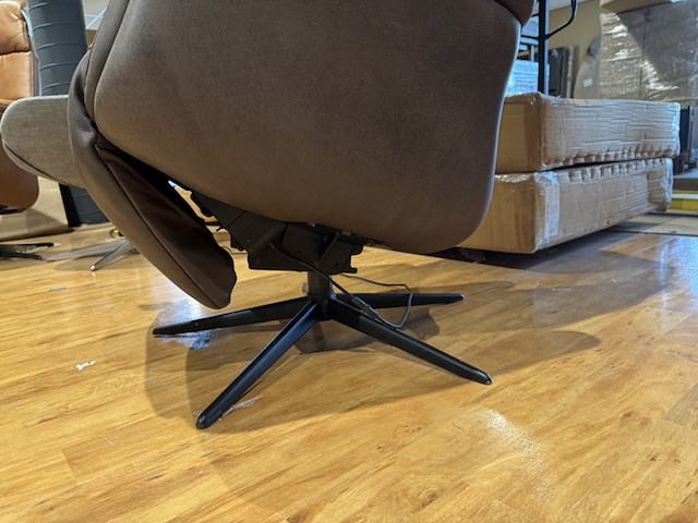 Relaxfauteuil, bruin leer, elektrisch verstelbaar, zwarte poot - afbeelding 4 van  6