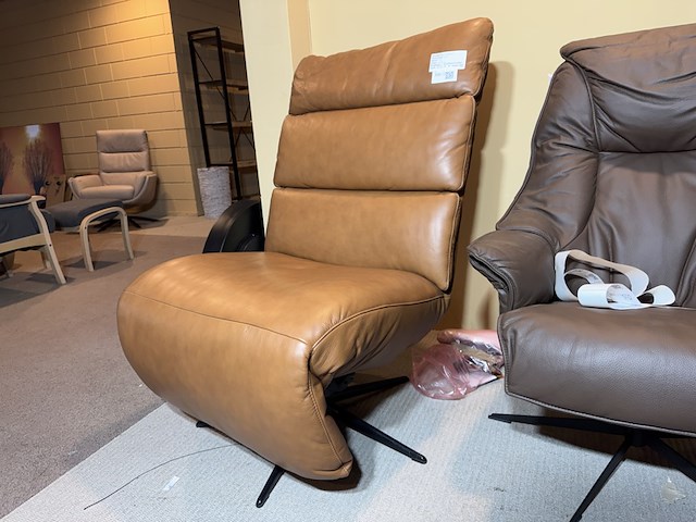 Relaxfauteuil, cognac leder, elektrisch verstelbaar, zwarte poot - afbeelding 2 van  4