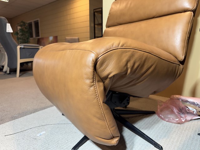 Relaxfauteuil, cognac leder, elektrisch verstelbaar, zwarte poot - afbeelding 3 van  4