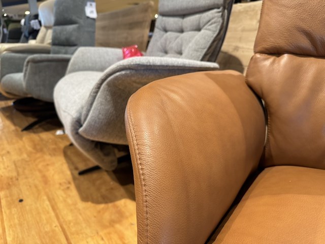 Relaxfauteuil, cognac leer, elektrisch verstelbaar, zwarte poot - afbeelding 5 van  5