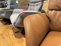 Relaxfauteuil, cognac leer, elektrisch verstelbaar, zwarte poot - afbeelding 5 van  5