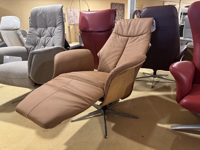 Relaxfauteuil, cognac leer, manueel verstelbaar d.m.v. gasveer - afbeelding 1 van  5
