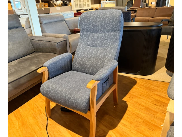 Relaxfauteuil elektrisch verstelbaar, maat medium sta op functie knudsen, blauwgrijs - afbeelding 1 van  8