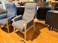 Relaxfauteuil elektrisch verstelbaar, maat medium sta op functie knudsen, grijs
