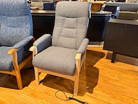 Relaxfauteuil elektrisch verstelbaar, maat medium sta op functie knudsen, grijs - afbeelding 2 van  7