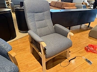 Relaxfauteuil elektrisch verstelbaar, maat medium sta op functie knudsen, grijs - afbeelding 3 van  7