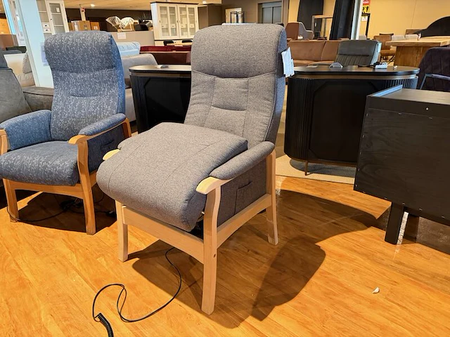 Relaxfauteuil elektrisch verstelbaar, maat medium sta op functie knudsen, grijs - afbeelding 4 van  7