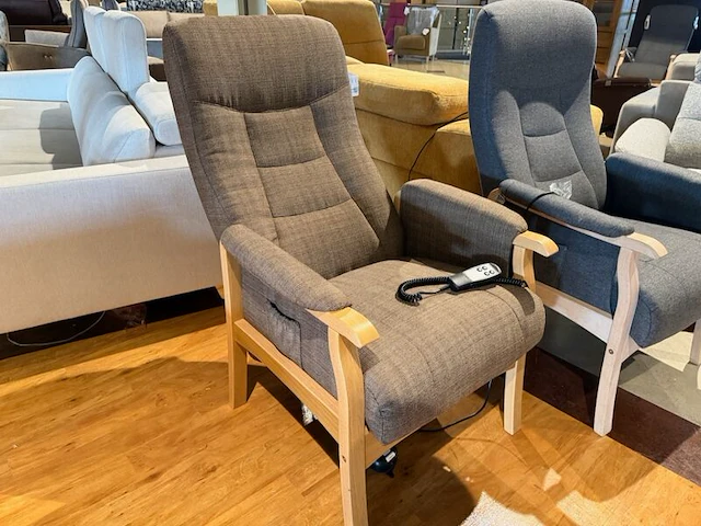Relaxfauteuil elektrisch verstelbaar, maat medium sta op functie knudsen, taupe - afbeelding 1 van  6